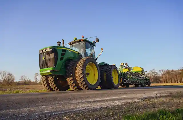 Tractor AgroFarm 4x4 pentru ferme medii