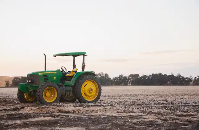 Tractor AgroFarm pentru lucrări printre rânduri