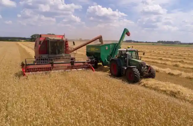 Tractor compact AgroFarm pentru gospodărie