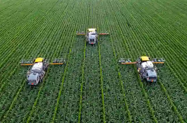Tractoare AgroFarm cu utilaje compatibile
