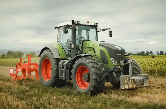Tractoare AgroFarm cu utilaje compatibile